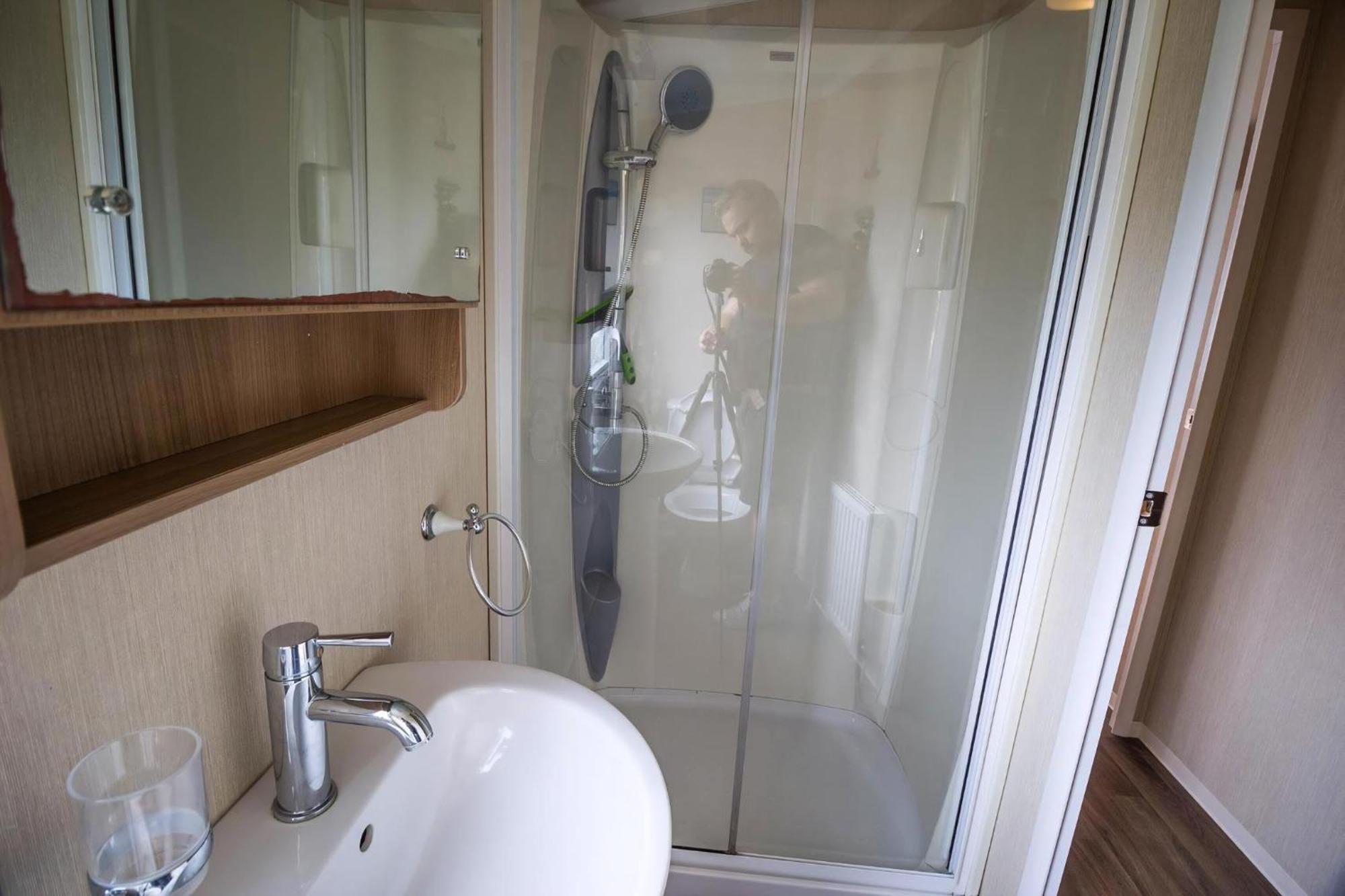 Beautiful 8 Berth Caravan For Hire At Seashore Haven Park In Norfolk Ref 22039c Great Yarmouth