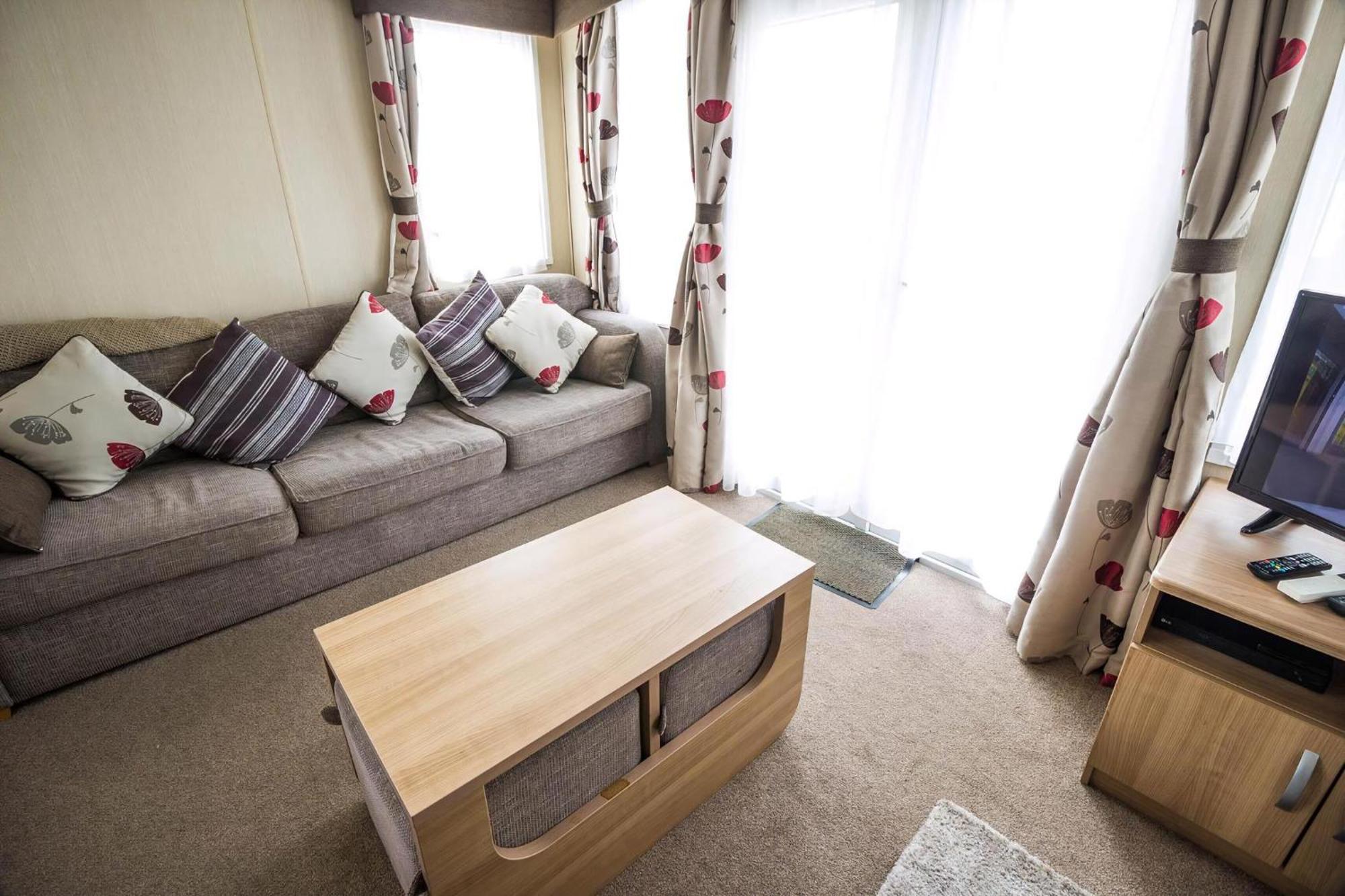 Campsite Beautiful 8 Berth Caravan For Hire At Seashore Haven Park In Norfolk Ref 22039c