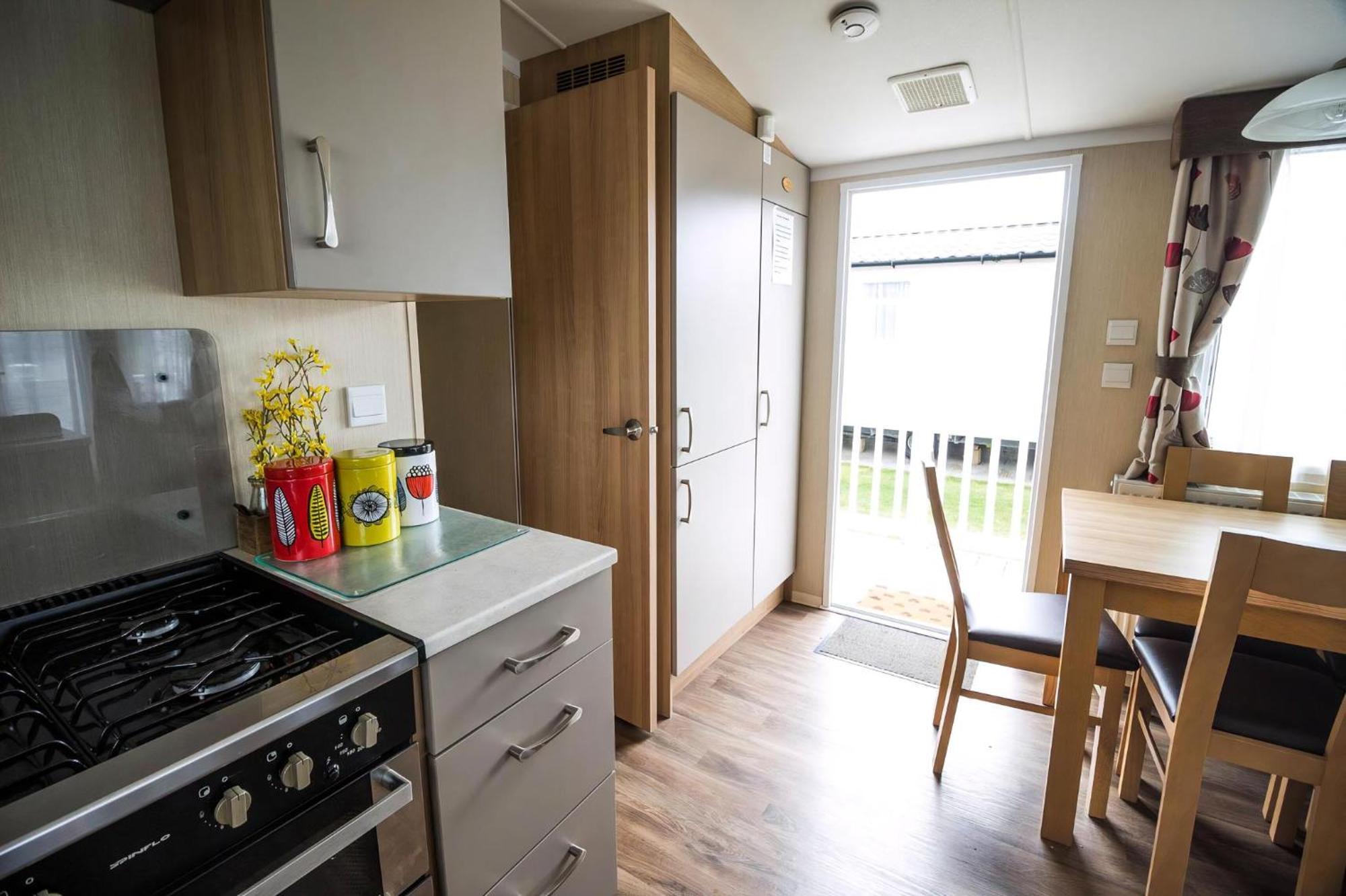 Campsite Beautiful 8 Berth Caravan For Hire At Seashore Haven Park In Norfolk Ref 22039c Great Yarmouth