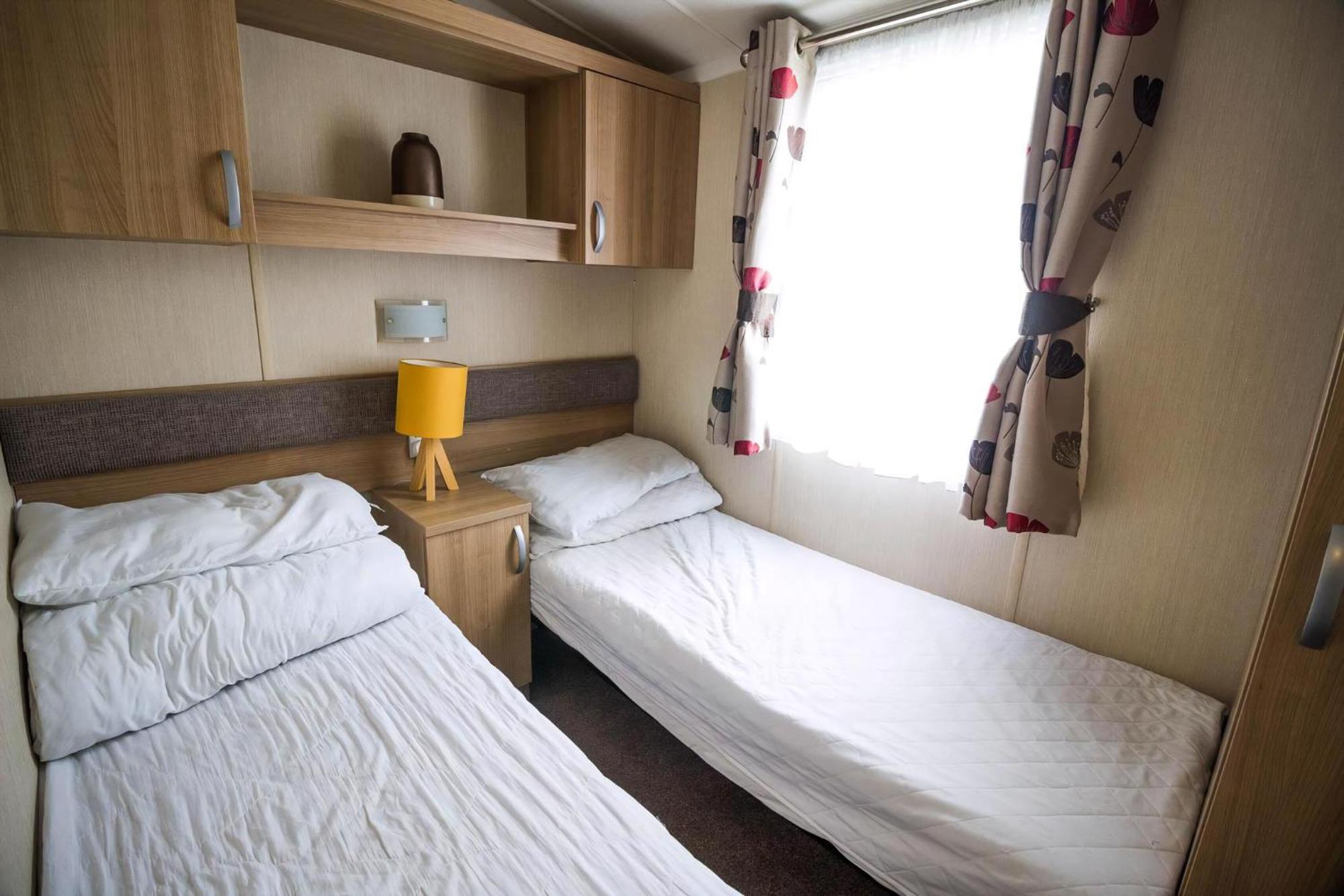 Beautiful 8 Berth Caravan For Hire At Seashore Haven Park In Norfolk Ref 22039c Great Yarmouth