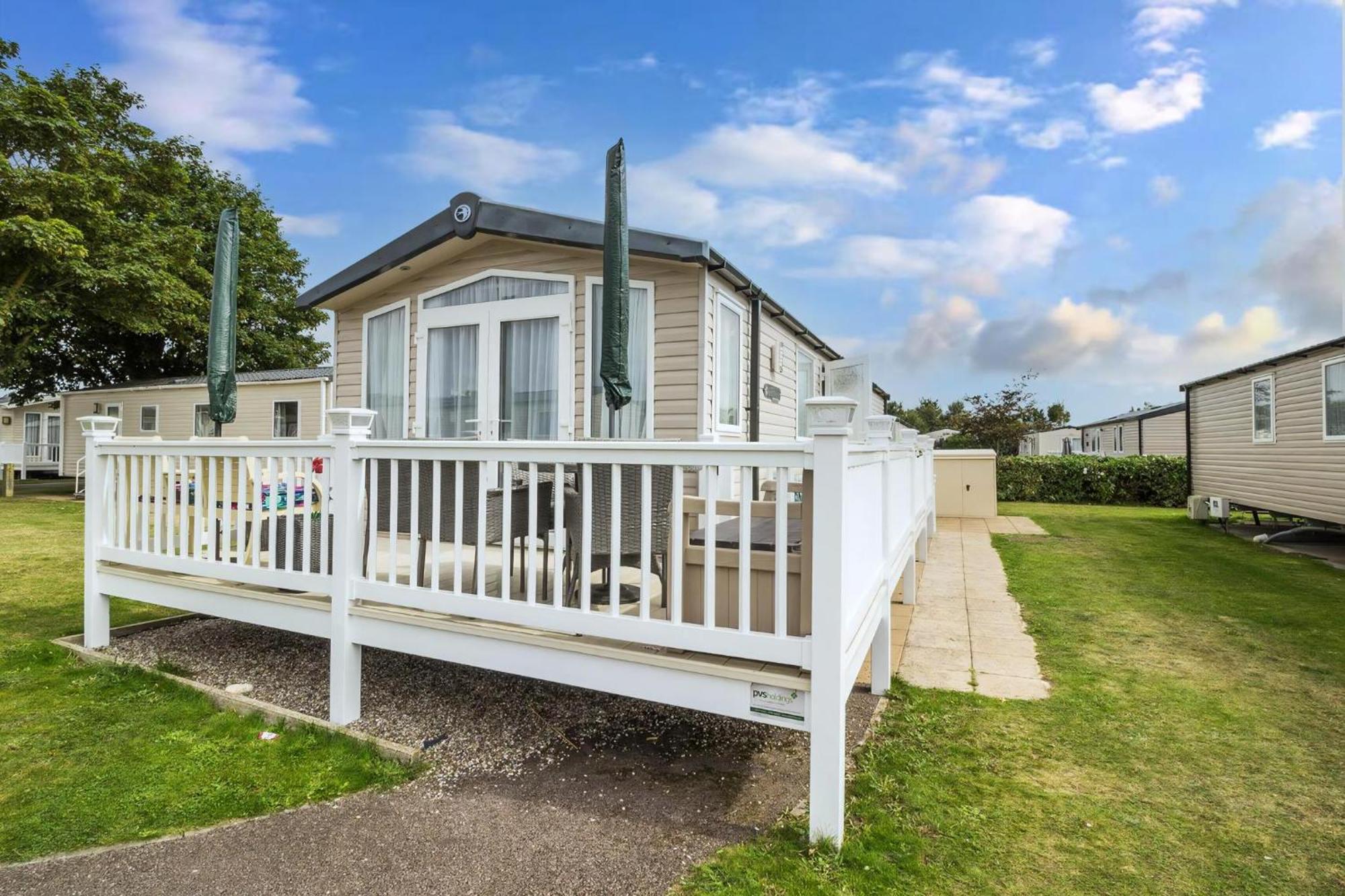 Campsite Beautiful 8 Berth Caravan For Hire At Seashore Haven Park In Norfolk Ref 22039c
