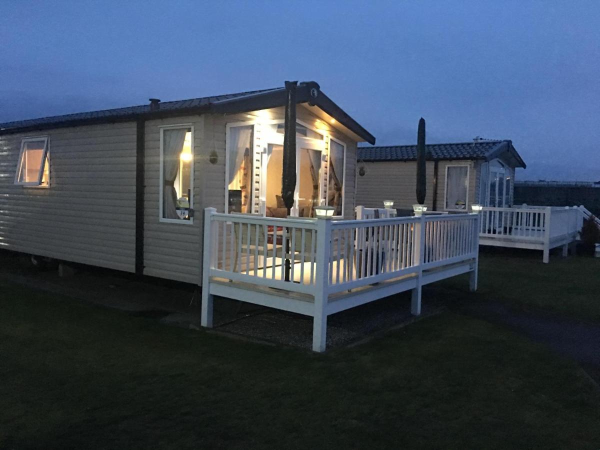 Beautiful 8 Berth Caravan For Hire At Seashore Haven Park In Norfolk Ref 22039c Great Yarmouth