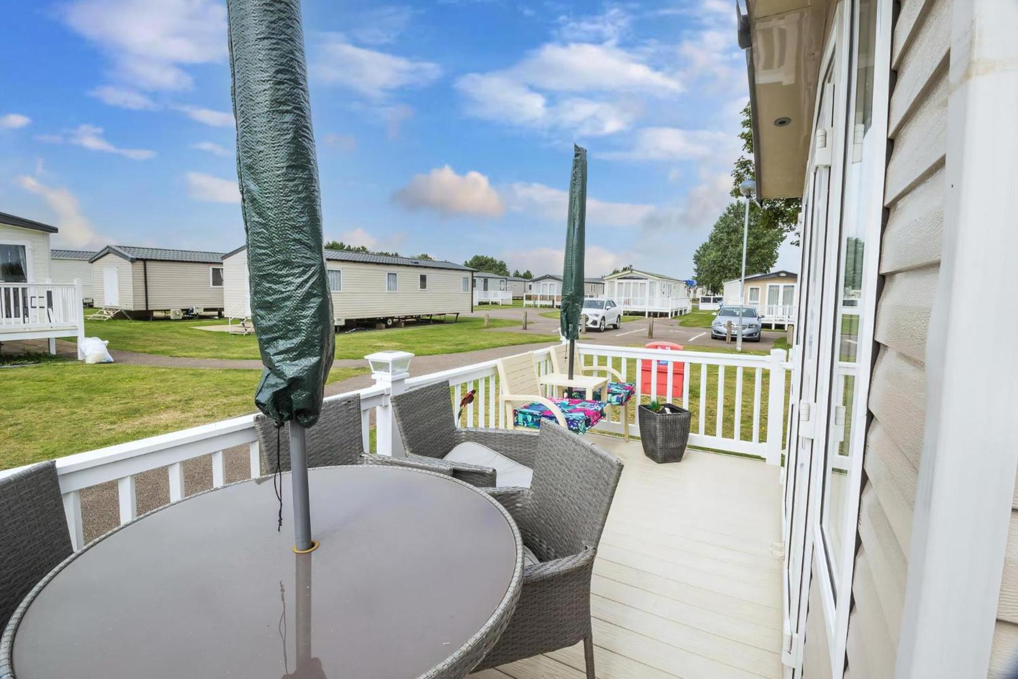 Beautiful 8 Berth Caravan For Hire At Seashore Haven Park In Norfolk Ref 22039c Parque de Campismo