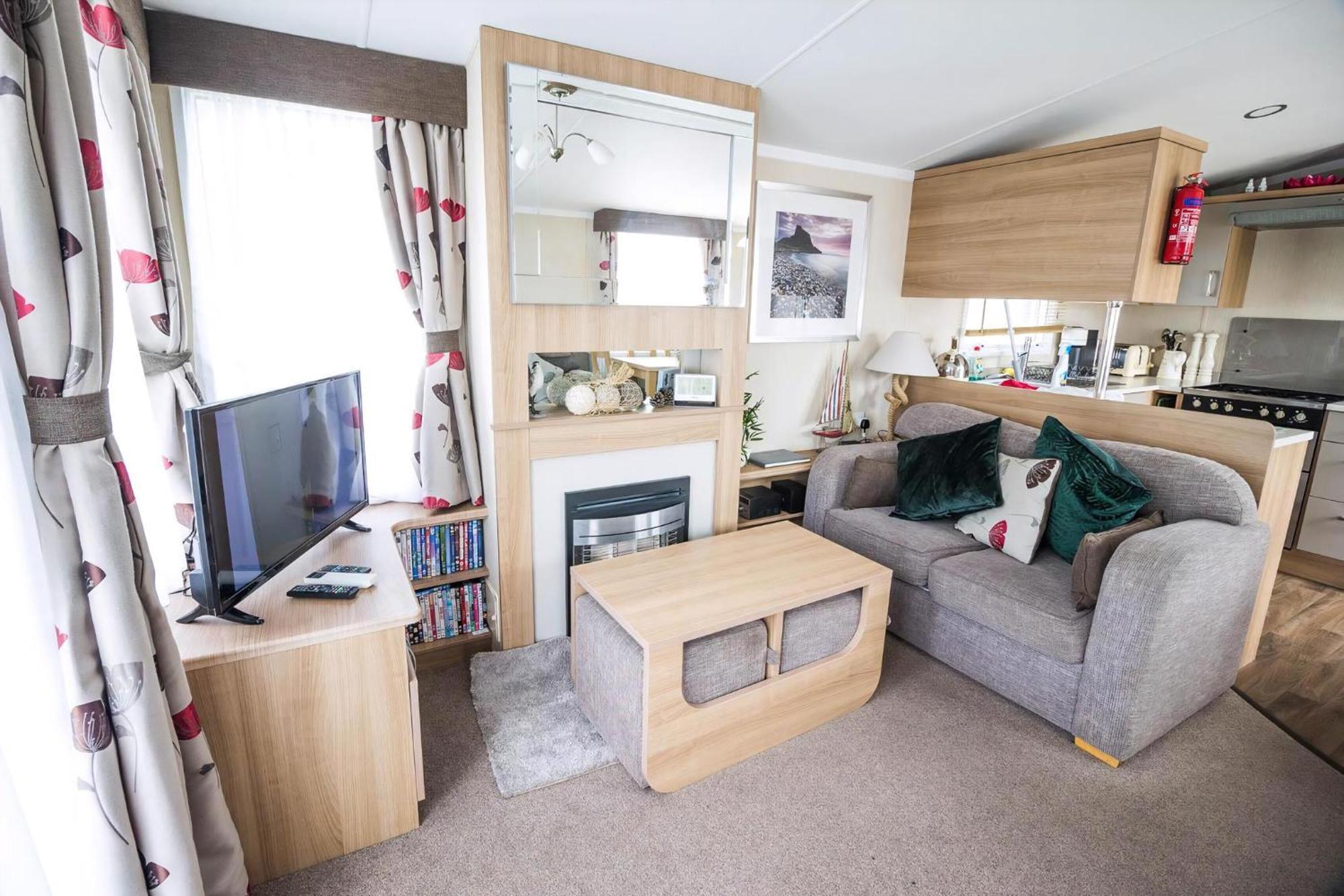 Beautiful 8 Berth Caravan For Hire At Seashore Haven Park In Norfolk Ref 22039c Great Yarmouth