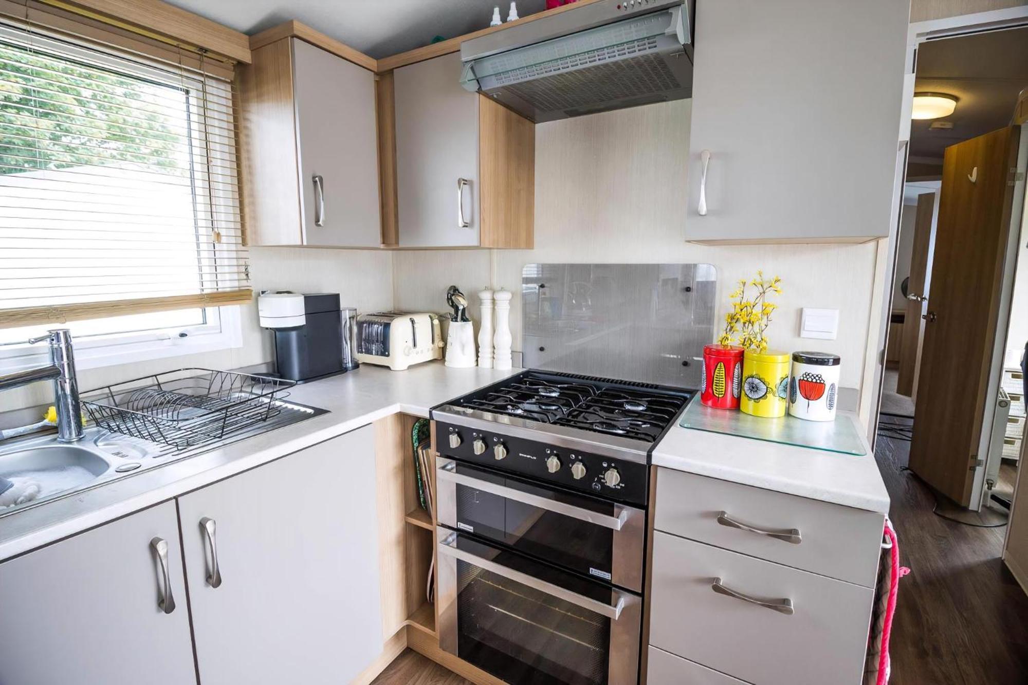 Beautiful 8 Berth Caravan For Hire At Seashore Haven Park In Norfolk Ref 22039c Camping *